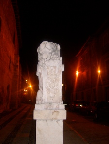 Mi mágico León: estatua de un León en la ciudad de León. León. Turismo. 